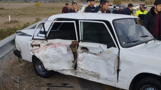 Kürdəmirdə iki avtomobil toqquşub, xəsarət alanlar var   - FOTO
