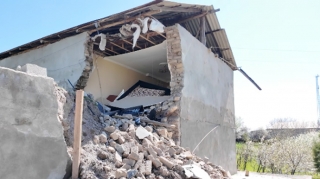 "Hamısı, hətta qızımın cehizi də içəridə qalıb" - Evi uçan qadın fəryad etdi - VİDEO 