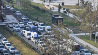 Polis mayoru:  “Şagirdi məktəblərə gətirən valideyn 100-150 metr məsafəni piyada qət etmək istəmir” - FOTO 