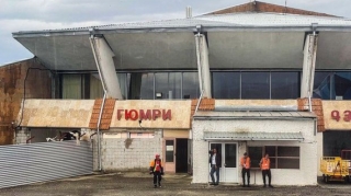 Rusiyalı bloqer erməni aeroportundakı iyrənc mənzərədən danışdı  - FOTO