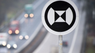 Almaniyada yeni yol nişanları peyda oldu 