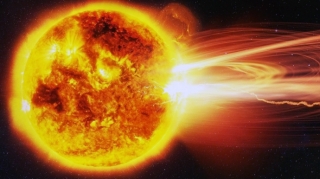 Günəşdə güclü partlayış olub 