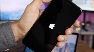 Владельцам iPhone  предложат подуть на смартфон