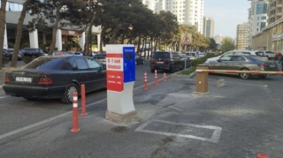 Saatı beş manata olan avtodayanacaq paytaxtın hansı küçəsindədir? 