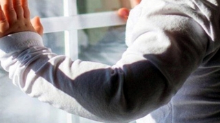 В Абшеронском районе ребенок погиб, упав с 9-го этажа 