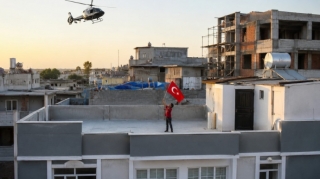 Polis helikopterinə salam verdi, mükafatı belə gəldi - VİDEO 