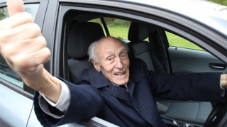 Sürücülük vəsiqəni təhvil ver, 1 il pulsuz gəz - Qeyri-adi layihə - FOTO