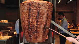 Azərbaycanda dönərdən kütləvi zəhərlənmə 