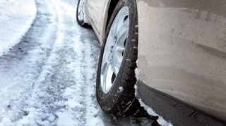Buzlu yolda avtomobilin dərəyə sürüşməsinin qarşısı alınıb - FHN-dən AÇIQLAMA 