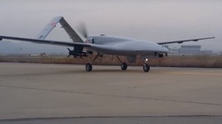 Ukrayna ordusu “Bayraqdar”la düşmən topunu vurdu - VİDEO