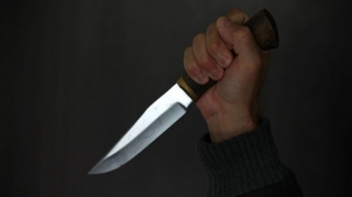 Xoşbulaqda kişi özünə 3 bıçaq zərbəsi vurub 