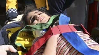 182 saat dağıntılar altında qalan uşaq sağ çıxarıldı  - VİDEO