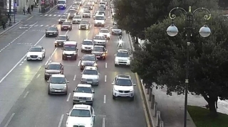 Bakının bir sıra yollarında nəqliyyatın sıxlığı müşahidə olunur 