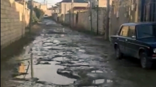 "Gediş-gəliş mümkün deyil, batırıq" - Biləcəridə yol problemi - VİDEO 