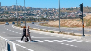 Bakıda cib tipli dayanacaqlar və nizamlanan piyada keçidi təşkil edilib  - FOTO