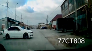 Yola necə gəldi çıxan sürücü görün necə qəza riski yaratdı    - VİDEO