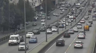 Bakıda iki nasaz maşın yolda digər avtomobillərin hərəkətinə problem yaradıb   - FOTO