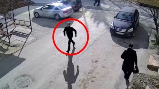 Bakıda özünü kuryer kimi təqdim edən şəxs evlərdən oğurluq edib  - FOTO - VİDEO