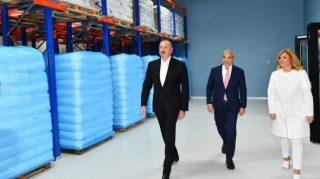 Prezident dərman istehsalı zavodunun açılışında 