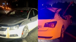 Hava limanı yolunda qəza: Yük maşınına çırpılan “Chevrolet” aşdı   - VİDEO