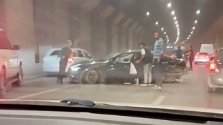 Dərnəgül tunelində ağır qəza: Üç maşın toqquşdu, xəsarət alan var    - VİDEO