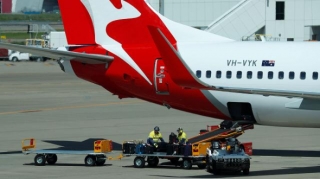 100 sərnişin daşıyan təyyarə təcili eniş etdi 