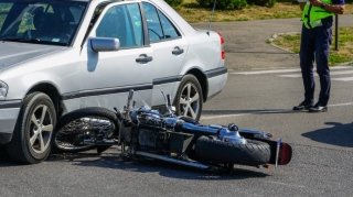 Bakıda motosikletlə avtomobil toqquşub, xəsarət alan var 