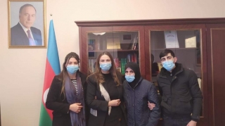 Qənirə Paşayeva şəhid anası ilə görüşüb