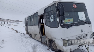 Bakı-Şamaxı yolunda avtobus qəzaya düşüb