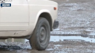 Bu yoldan keçən peşman olur:  Saray sakinlərinin yol problemi   - VİDEO