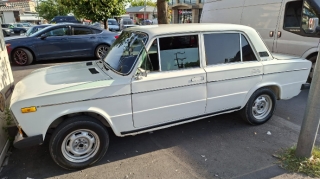Özü "VAZ-2106", qapıları... - FOTO