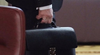 Nəqliyyat və müdafiə nazirləri vəzifədən azad edildi 