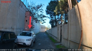 Maşını cərgədən kənara çıxarıb təkərləri yola fırladan sürücü maneə yaratdı - VİDEO