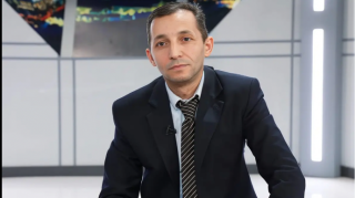 Jurnalist-ekspert SSRİ bayrağı ilə yürüşə görə həbs edildi   - FOTO