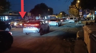 Sürücülər təmir gedən yolda kütləvi şəkildə əks istiqamətə çıxırlar - VİDEO