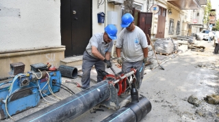 Daha bir küçədə içməli su və kanalizasiya xətləri yenilənir - VİDEO 