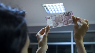 Saxta pullar çoxalır: Mərkəzi Bank araşdırma aparır  - FOTO