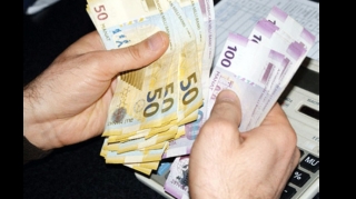 Bu şəxslərin maaşı 20 faiz ARTIRILDI 
