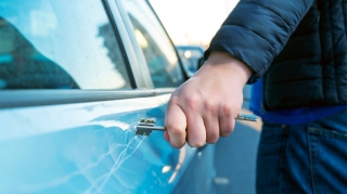 Qohumunun “Pajero”sunu cızan QADIN CƏRİMƏLƏNDİ 