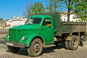 Bakıda yük maşını aşıb: 2 nəfər yaralanıb