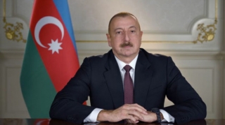 Президент Азербайджана наградил двух работников судебных органов