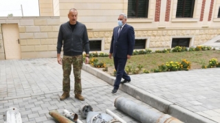 İlham Əliyev Ermənistan tərəfindən Tərtərə atılmış mərmilərə baxıb