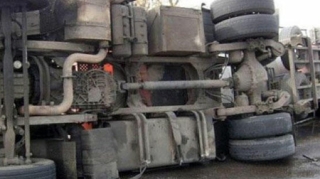 Şuşaya gedən yük maşını qəzaya düşdü - Sürücü öldü 