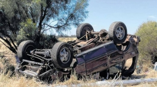 Avtomobil aşdı, uşaqlar 2 gün valideynlərinin meyiti ilə maşında qaldı 