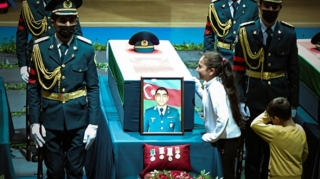 Şəhidlərlə vidanın ən təsirli anları… - Fotolar 