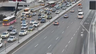 Bakının bir sıra yollarında nəqliyyatın sıxlığı yarandı 