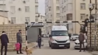 Masazırda küçənin girişinə maneə quraşdırıldı, təcili yardım keçə bilmədi - VİDEO