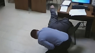 Direktorun arvad-uşağını döydü - MAAŞ DAVASI 