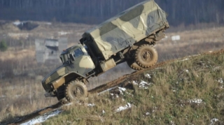 В Армении перевернулся грузовик с военнослужащими, есть пострадавшие  - ФОТО