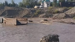 Sel Ağdam və Ağcabədi kəndlərini birləşdirən yolu dağıtdı; nəqliyyat əlaqəsi kəsildi - FOTO 
